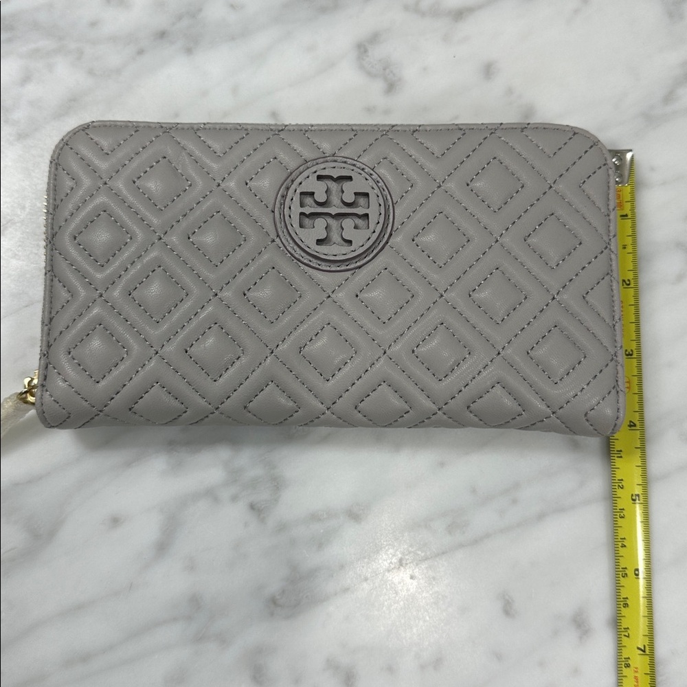Tory Burch Marion Quilted Continental Gray Wallet - Picture 14 of 15